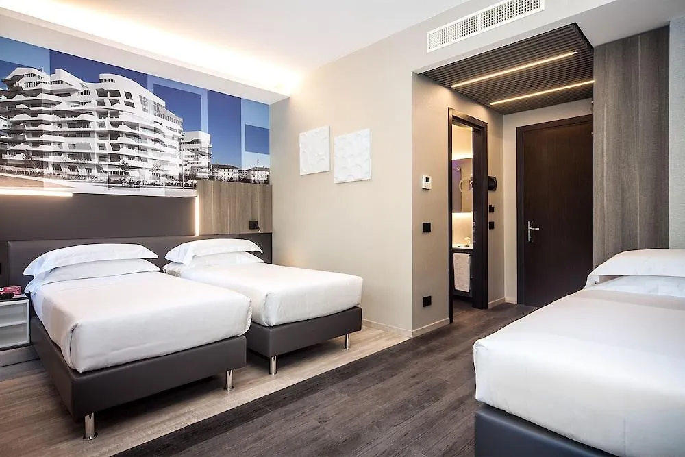 iQ Hotel Milano 4*,